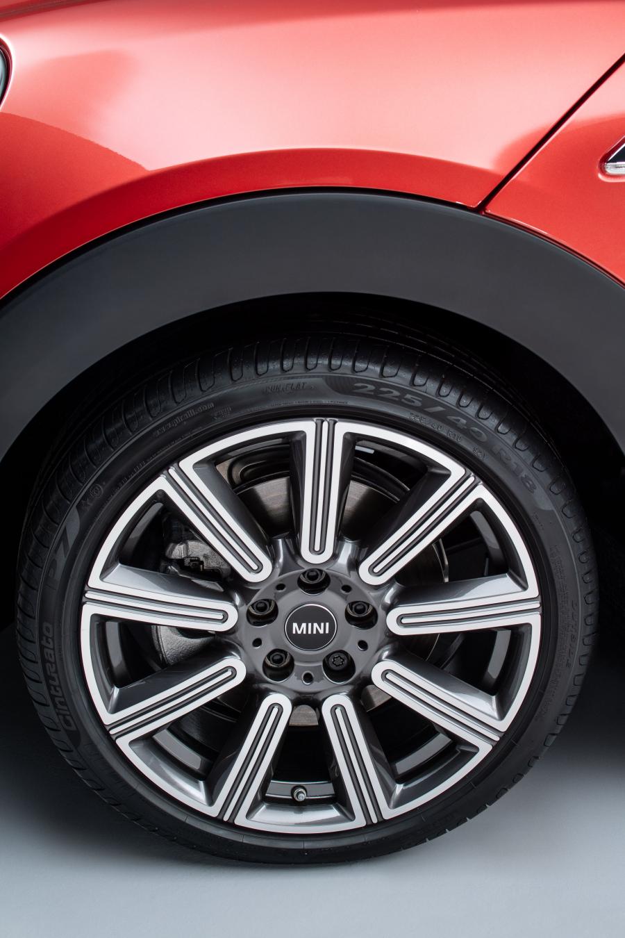 Колеса Mini Cooper S Clubman (F54) 2019 года  (WW) (фото 43 из 150)